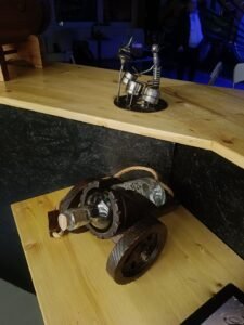 baras su dekoracijomis