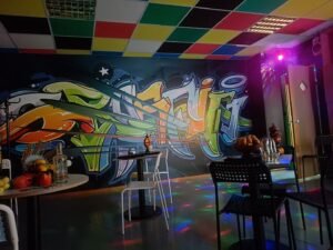 gafiti siena pabegimo kambaryje